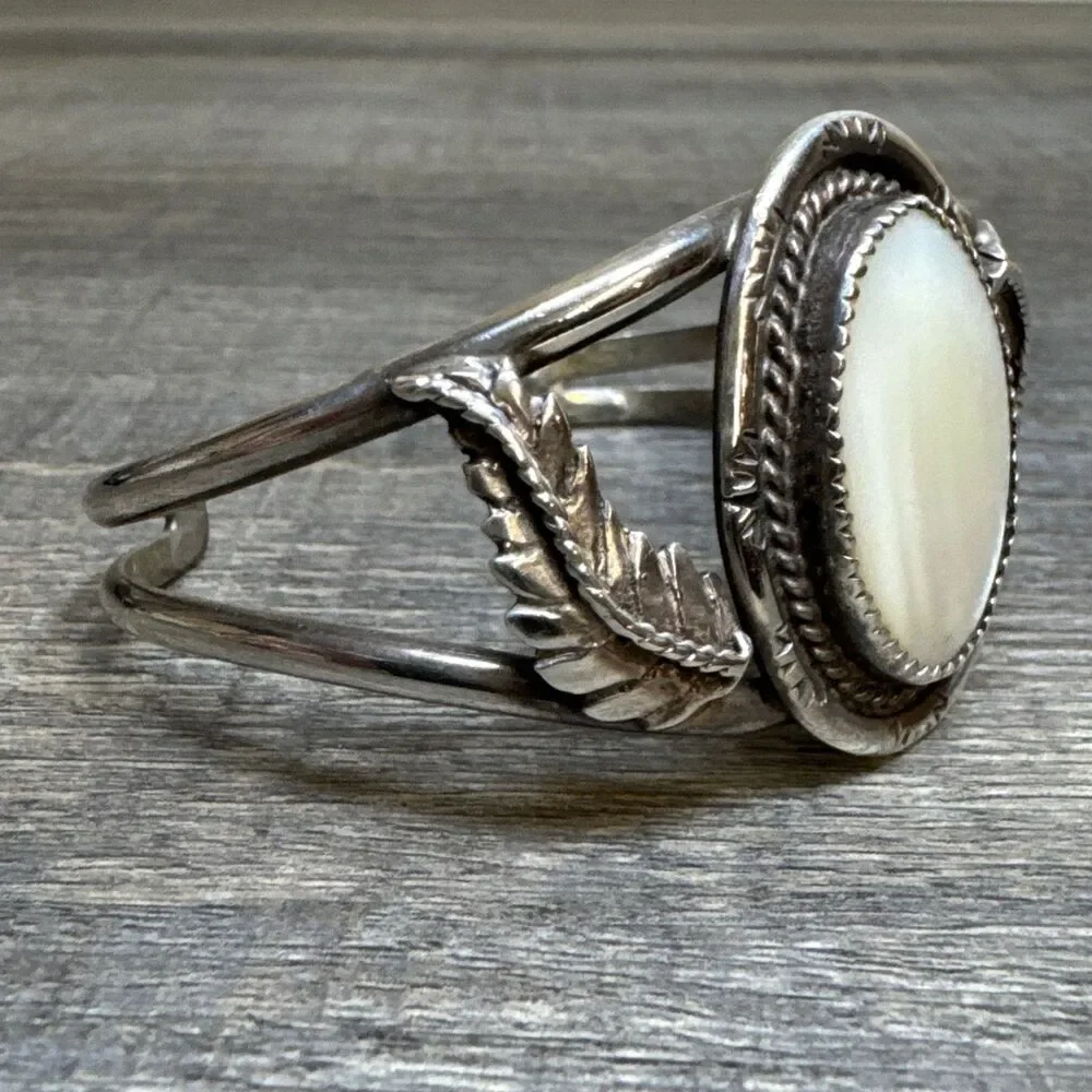 Amazing Vtg Navajo Sterling Silver Leaf Cuff Bracelet Mother of Pearl Native